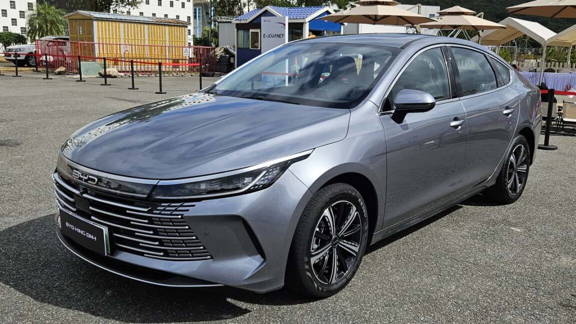 Esse novo sedã chega ao Brasil para desafiar a hegemonia do Toyota Corolla